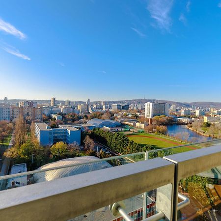 Sunny Apartment With Amazing Terrace On The 13Th Floor Near City Center Братислава Екстериор снимка