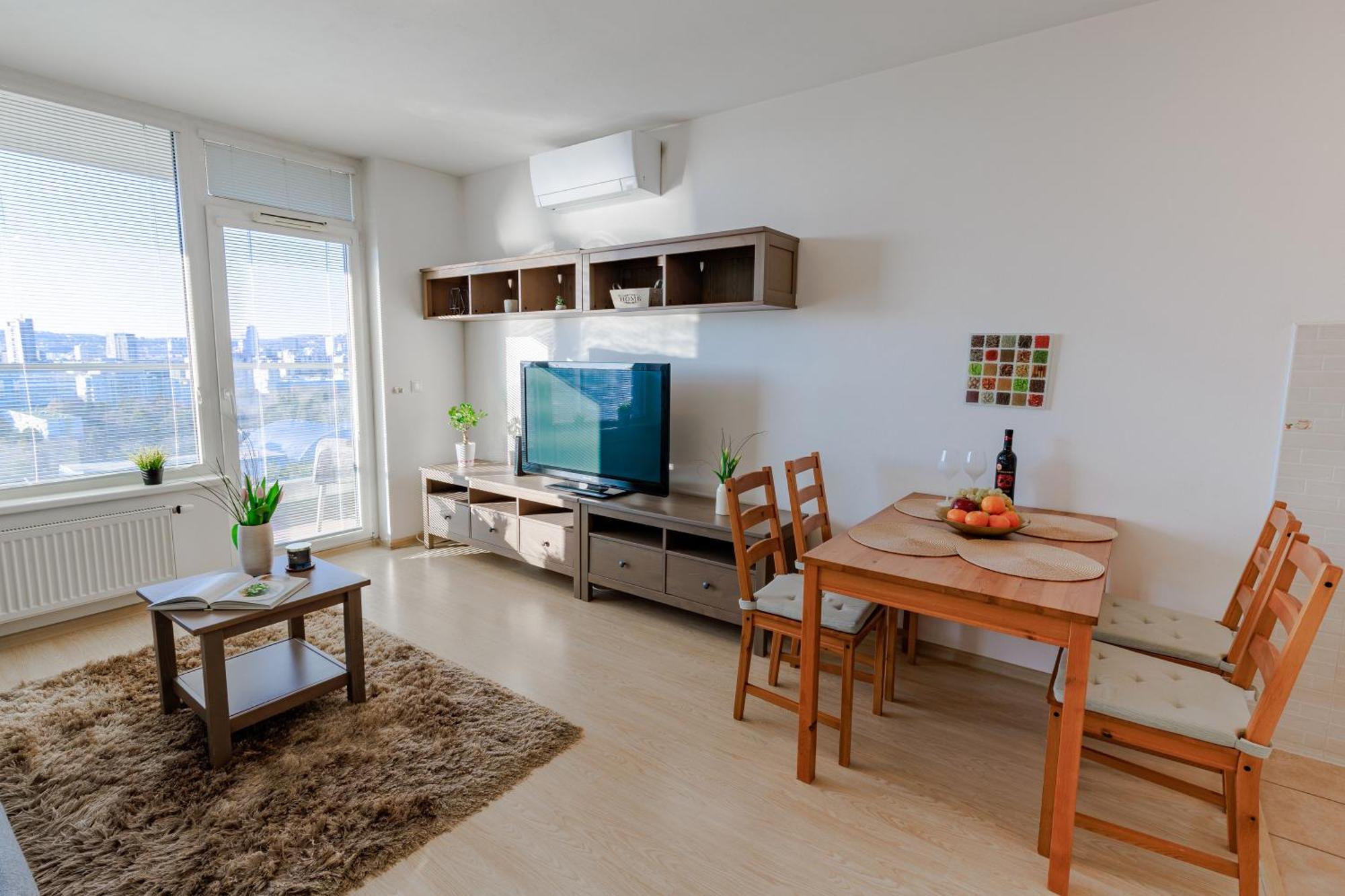 Sunny Apartment With Amazing Terrace On The 13Th Floor Near City Center Братислава Екстериор снимка